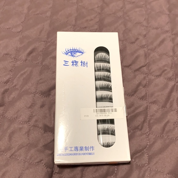 False Eyelashes Set of 8- Pack of 10 Eyelashes/5 Pairs - Picture 8 of 9